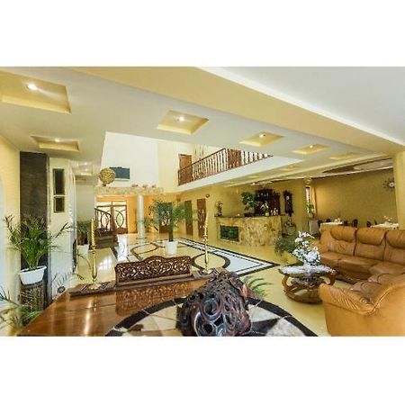 Sunrise Boutique Hotel Berehove  Bagian luar foto