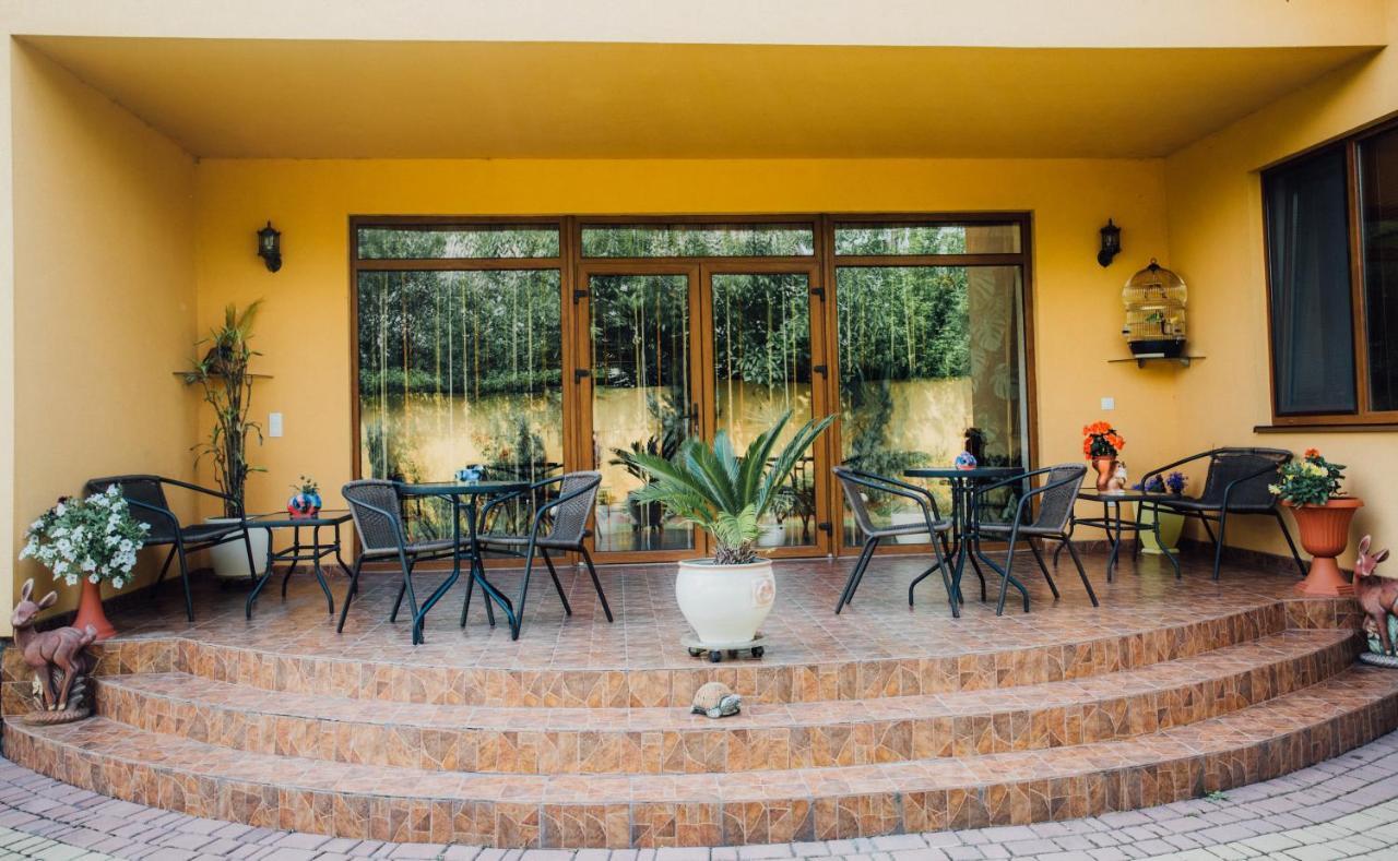 Sunrise Boutique Hotel Berehove  Bagian luar foto
