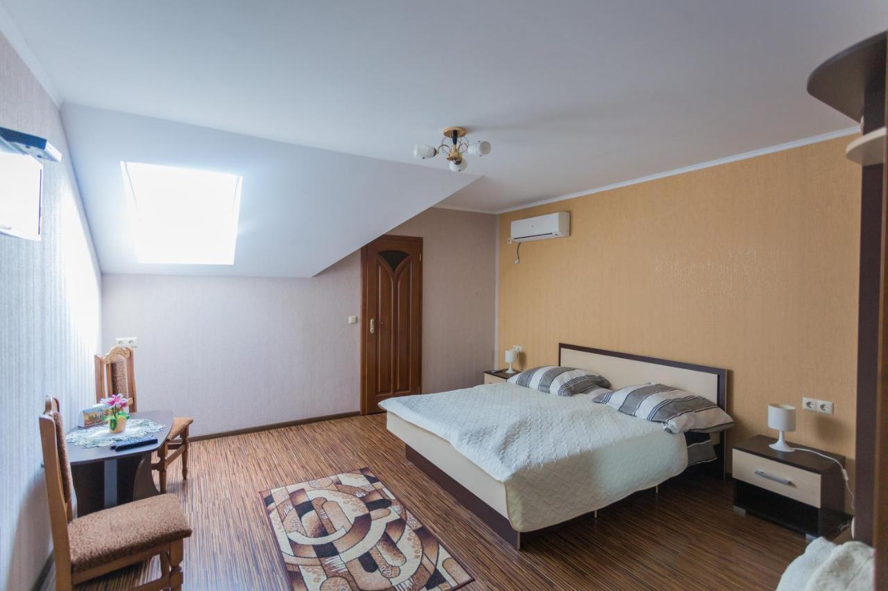 Sunrise Boutique Hotel Berehove  Bagian luar foto