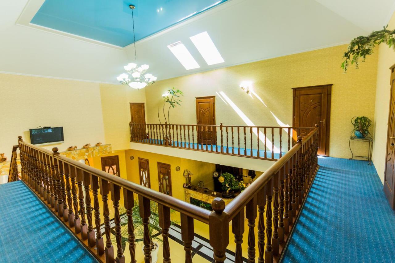 Sunrise Boutique Hotel Berehove  Bagian luar foto
