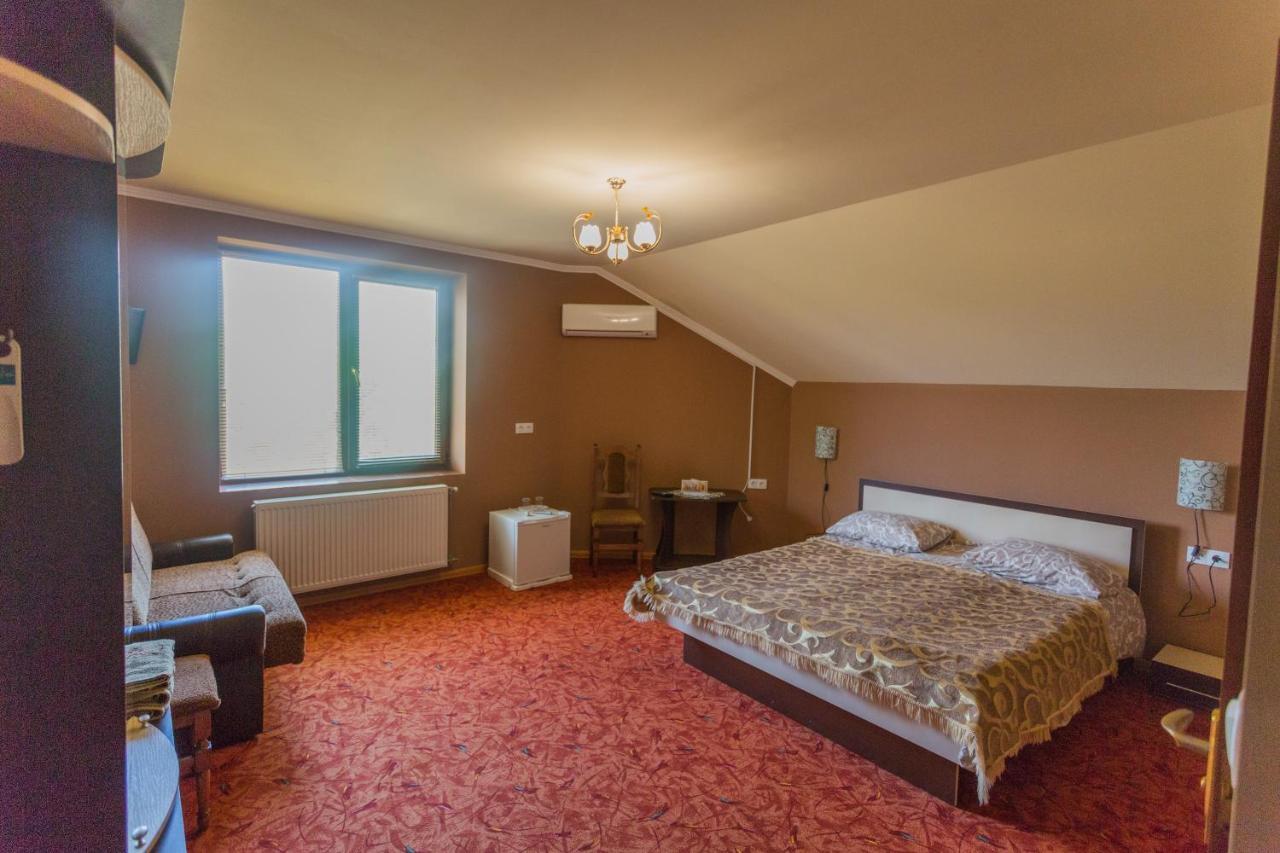 Sunrise Boutique Hotel Berehove  Bagian luar foto