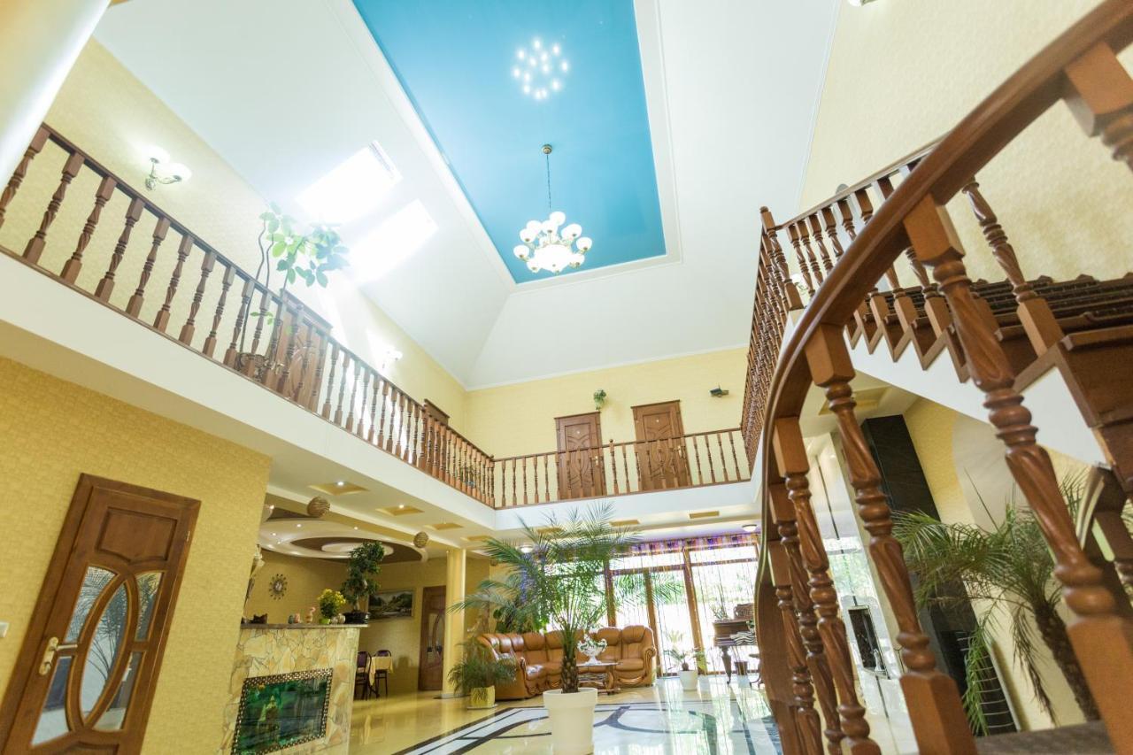 Sunrise Boutique Hotel Berehove  Bagian luar foto